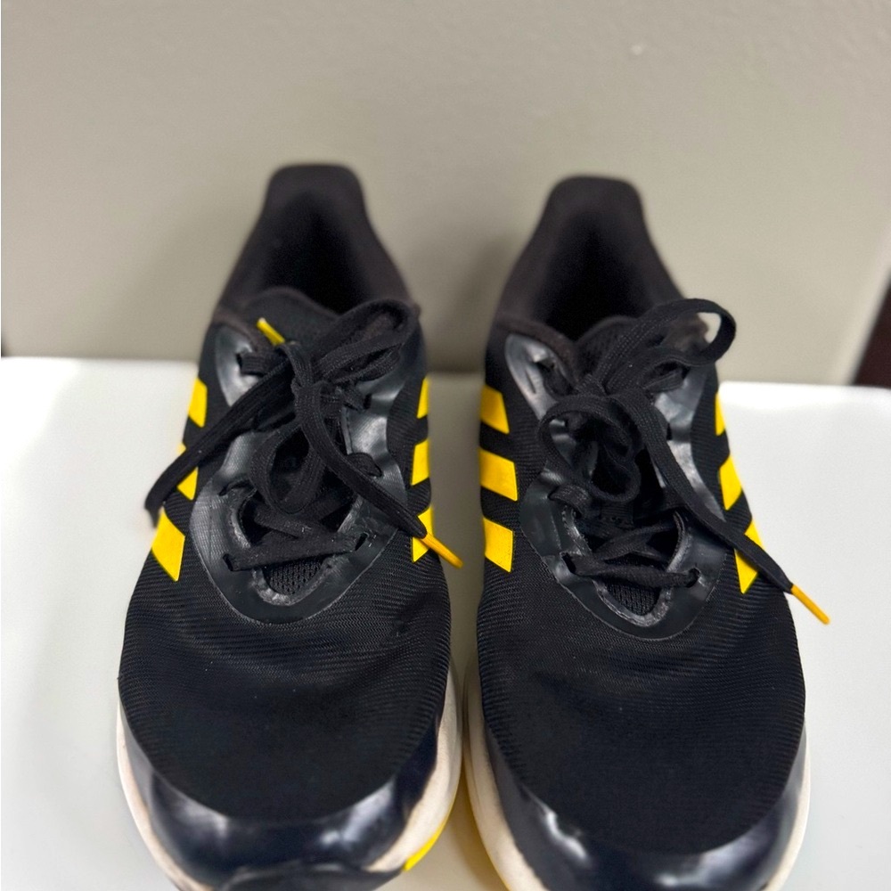 Adidas Running Shoes – Men’s Size 6 – Black & Yellow